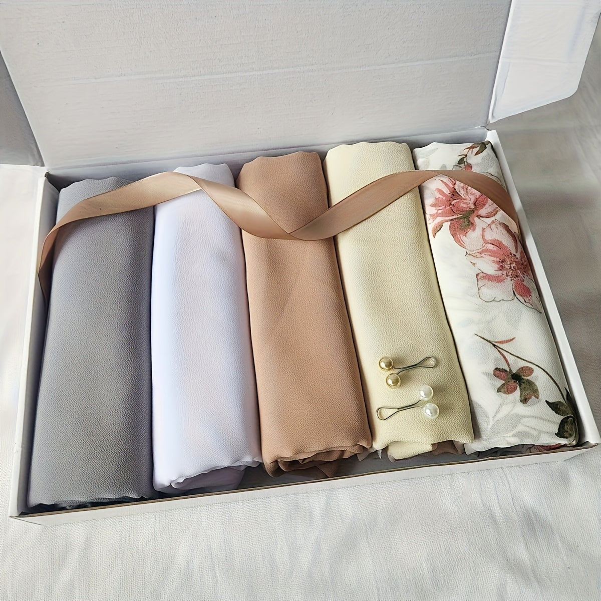 7 Elegant Thin Breathable Chiffon Scarves 5pcs, with 2pcs Artificial Pearl Headscarf Pin Combination, Multifunctional Comfortable Headscarf/Shoulder, Suitable for Eid Gift Box Gifts